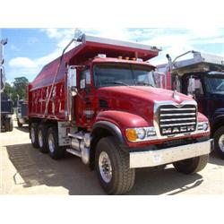 2004 MACK GRANITE CV713 TRI-AXLE DUMP