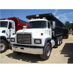 2001 MACK RD688S TRI-AXLE DUMP
