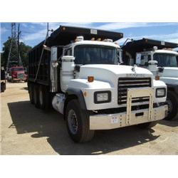 2001 MACK RD688S TRI-AXLE DUMP