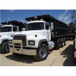 2001 MACK RD688S TRI-AXLE DUMP