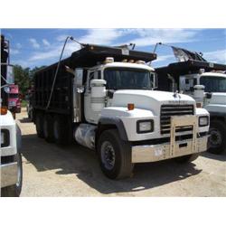 2001 MACK RD688S TRI-AXLE DUMP