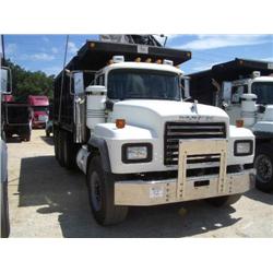 2001 MACK RD688S TRI-AXLE DUMP