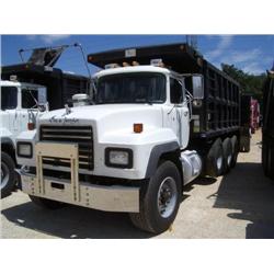 2001 MACK RD688S TRI-AXLE DUMP
