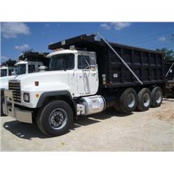 2001 MACK RD688S TRI-AXLE DUMP