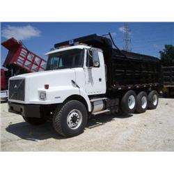 1999 VOLVO TRI-AXLE DUMP
