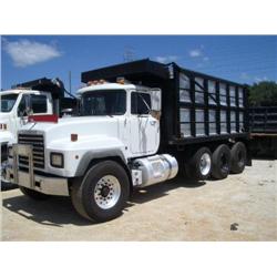 1996 MACK RD688S TRI-AXLE DUMP
