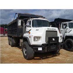 1998 MACK DM690S T/A DUMP