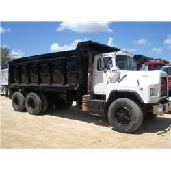 1994 MACK DM690S T/A DUMP
