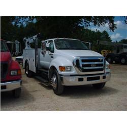 2004 FORD F650 EXTENDED CAB SERVICE TRUCK