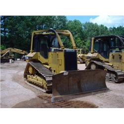 CAT D5M XL CRAWLER TRACTOR