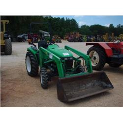 NEW HOLLAND 1925 FARM TRACTOR W/LOADER