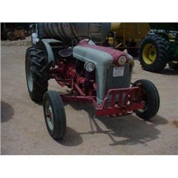 FORD 600 SERIES FARM TRACTOR