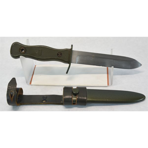 Knife w/ Sheath