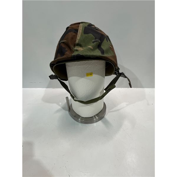 Vietnam post-Vietnam M1 Ground Troop Helment with Liner (stand for display only)