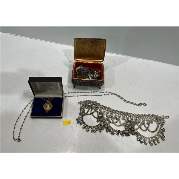 Mockingbird Jewelry box from Japan with Bracelet, Necklaces, Earrings and more