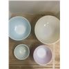 Image 6 : Pyrex bowl set, primary colors