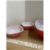 Image 3 : Red Pyrex bowl & 4 Small bowls
