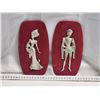 Image 1 : Pair a metal figures (possibly aluminum), on velvet - wall hanging pictures - 4.5"x8.5"