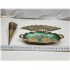 Image 2 : 2 Brass items - Fan and Candy dish & 1 tin flower holder