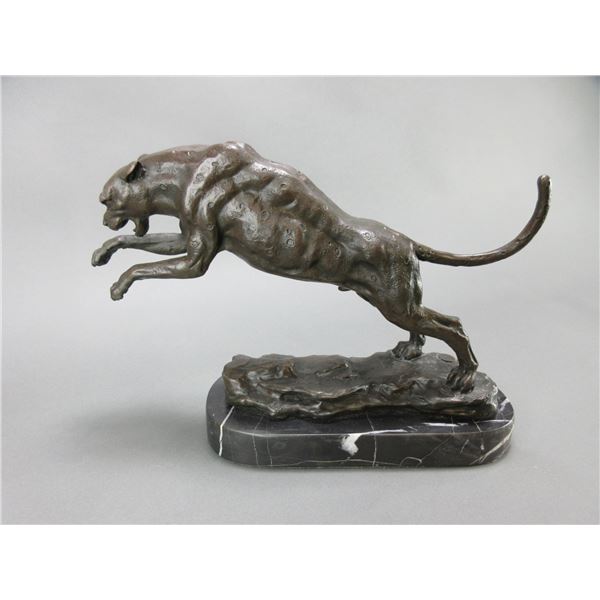 Signed Loet Vanderveen Bronze Of A Running Cheetah- Marble Base- 14"W X 9.5"H X 4"D- European Bronze