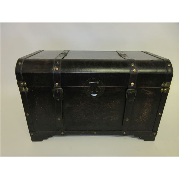 Flat Topped Trunk- 28.5"W X 19"H X 16"D