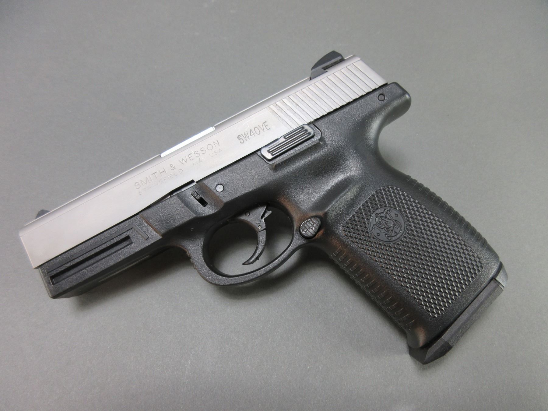 Smith And Wesson Model SW40VE SemiAutomatic Pistol .40 4" Barrel