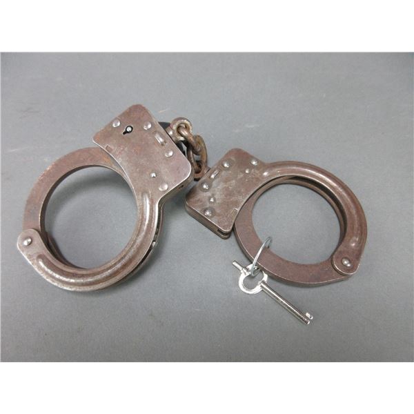 Crockett + Kelly Inc Handcuffs With Key