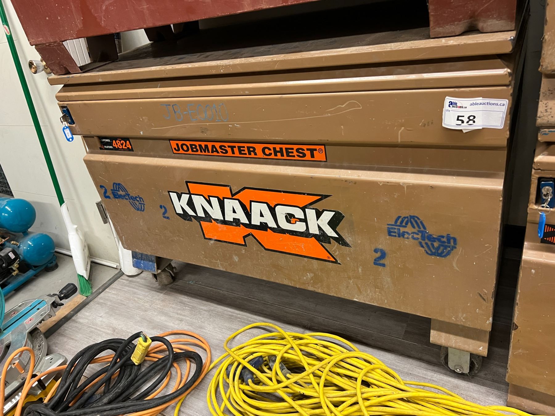 KNAACK JOBMASTER STORAGE CHEST, MODEL 4824 WITH LOCK AND KEY ON 4 ...