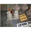 Image 4 : Misc Décor: Laundry & Do Not Enter Signs, Lanterns, Barrel Bottom, etc
