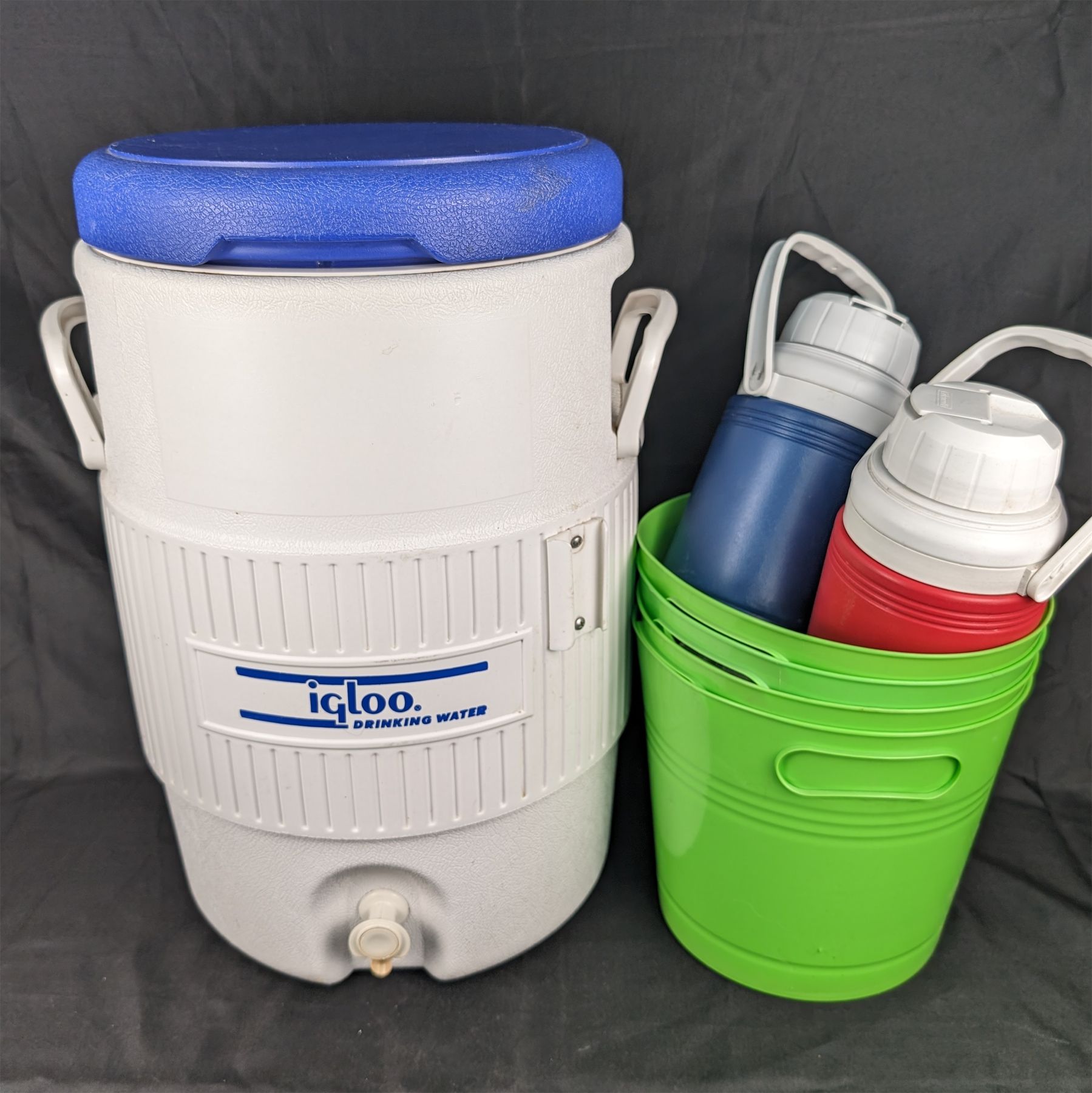 Igloo 5 Gallon Cold Drink Dispenser, 2 Coleman Cold Drink Containers ...