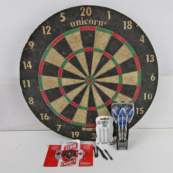 18  Dart Board with Darts