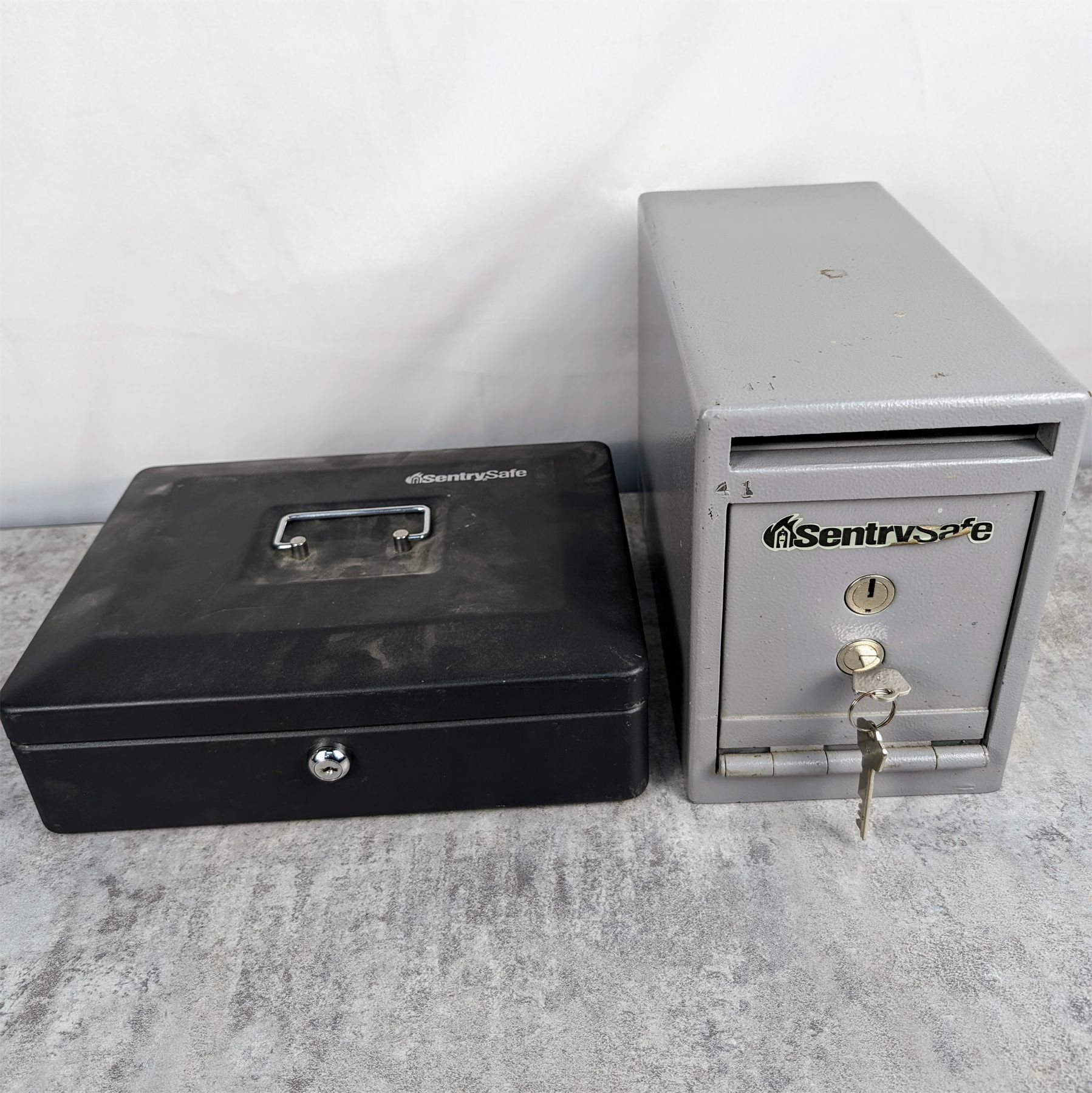 Sentry Drop Safe with Keys and Cash Box (no keys)
