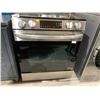 Image 4 : LG glass flat top oven and stove with four burners