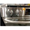 Image 6 : LG glass flat top oven and stove with four burners