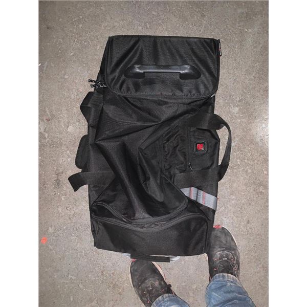 Swiss Gear rolling duffle bag with extending handle