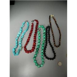 Lot of 5 necklaces (11)