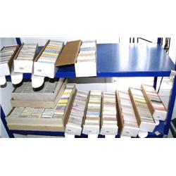 Lot of collector's cards of baseball and football stars 1970's / 1980's / 1990's - 2 shelves (71)