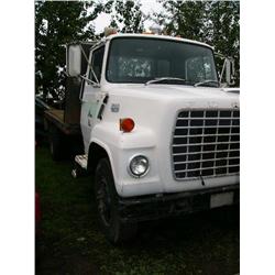 1972 Ford LN600 flat bed, VIN #N61EVP16924, MI 49154, manual trans/4892 hours (27)