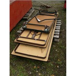 Lot of: 2 folding tables; 4-wheel cart (75)