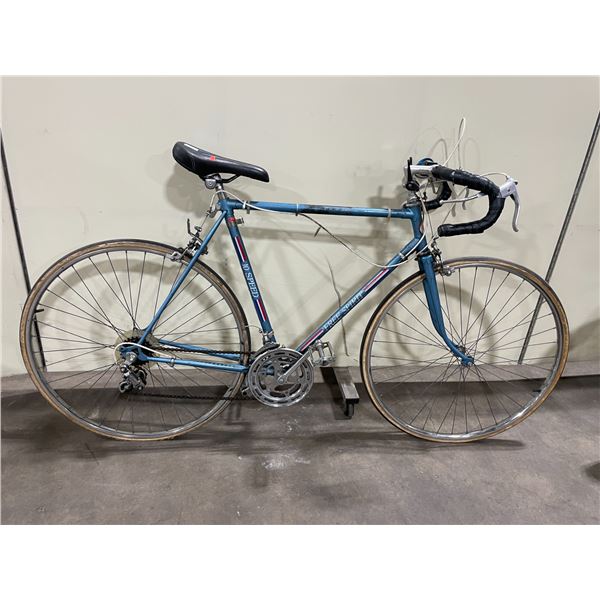 FREE SPIRIT BLUE 10 SPEED  ROAD BIKE