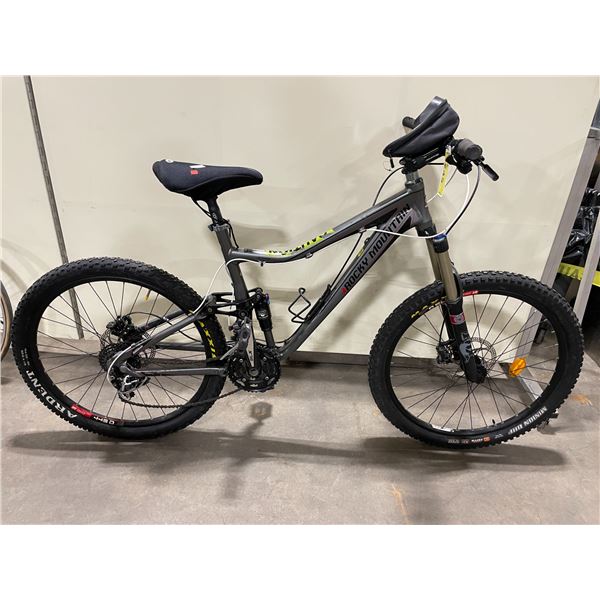 ROCKY MOUNTAIN ALTITUDE GREY 21 SPEED FULL SUSPENSION DUAL DISC BRAKES