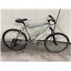 Image 3 : 2 BIKES: SUPERCYCLE COMMUTER SIX BLUE 6 SPEED VINTAGE TOUR BIKE & SILVER NO NAME 21 SPEED FRONT