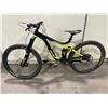 Image 2 : GIANT ALUXX SL FLUIDFORM BLACK GREEN 21 SPEED FULL SUSPENSION DUAL DISC BRAKES *NEEDS CHAIN REPAIR