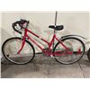 Image 2 : FREE SPIRIT RED 10 SPEED ROAD BIKE *FLAT TIRES*