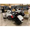 Image 2 : *R* 2013 CAN-AM SPYDER ST, 3 WHEEL MOTORCYCLE, WHITE, VIN 2BXNCBC15DV002651,