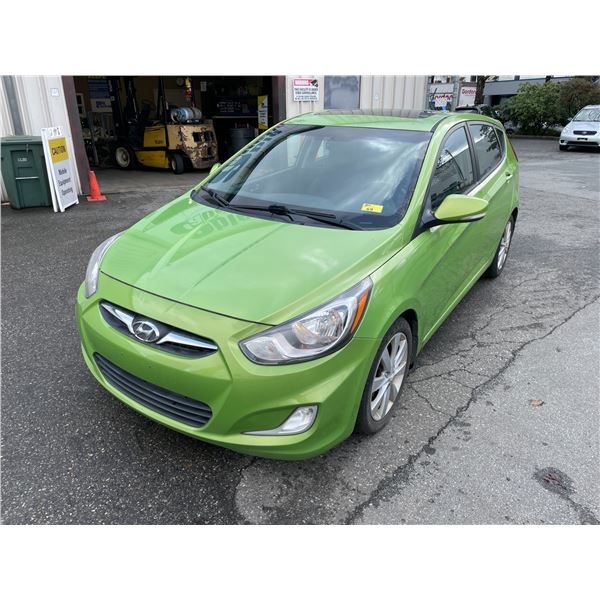 *R* 2014 HYUNDAI ACCENT, 4DR HATCHBACK, GREEN, VIN KMHCU5AE2EU193031,