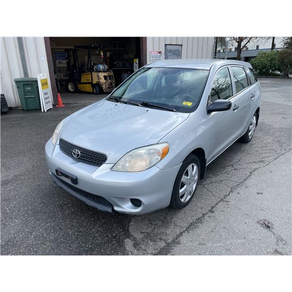*R* 2006 TOYOTA MATRIX, 4DR SW, GREY, VIN 2T1KR32E86C584929,