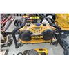 Image 1 : DEWALT AM FM DC 011 WORKSITE RADIO