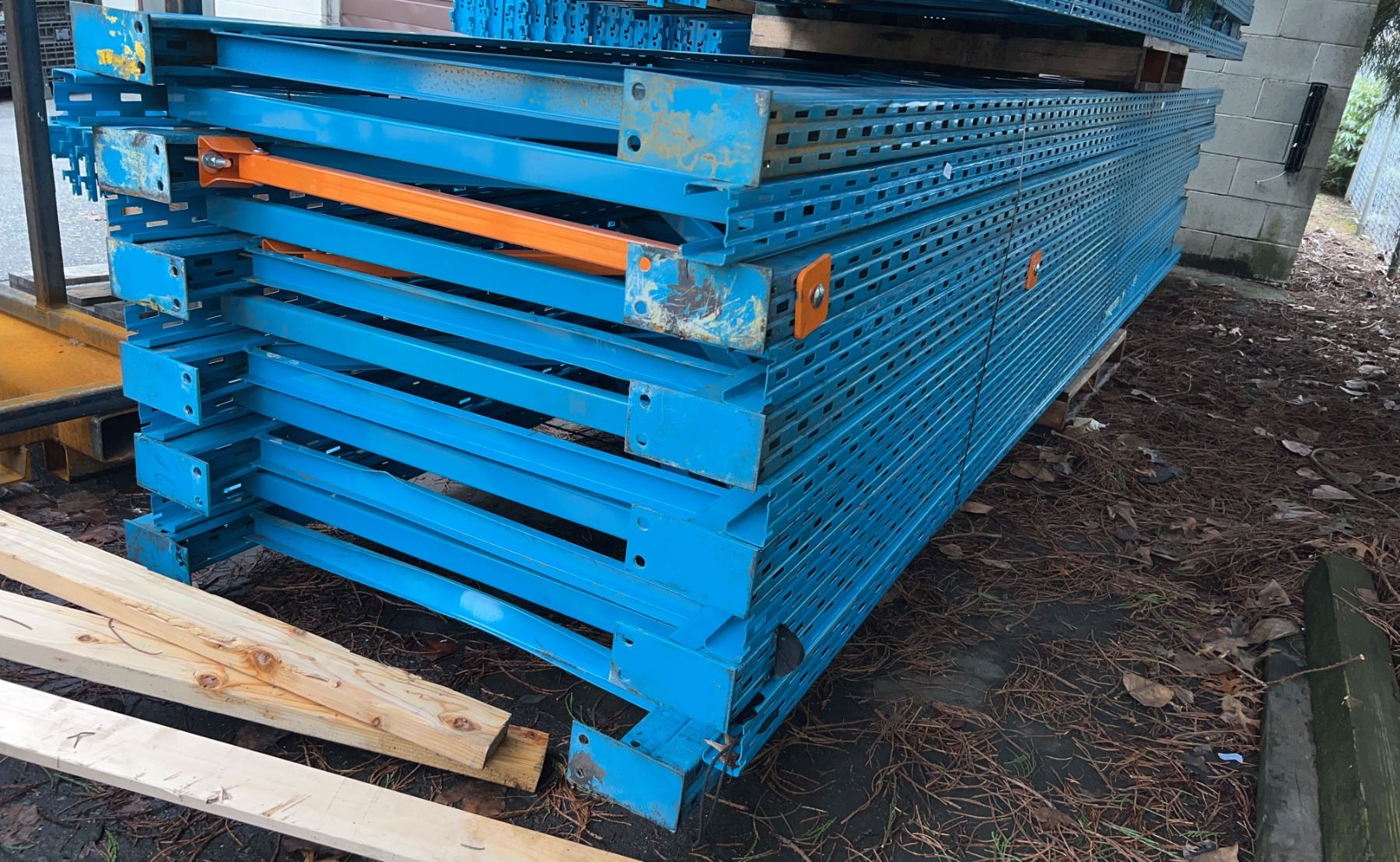Blue Upright Racking 11 BLUE 17'H X 42