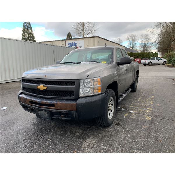 *R* 2013 CHEVROLET SILVERADO, 4DR EXT CAB PU, GREY, VIN # 1GCRKPEA3DZ125491